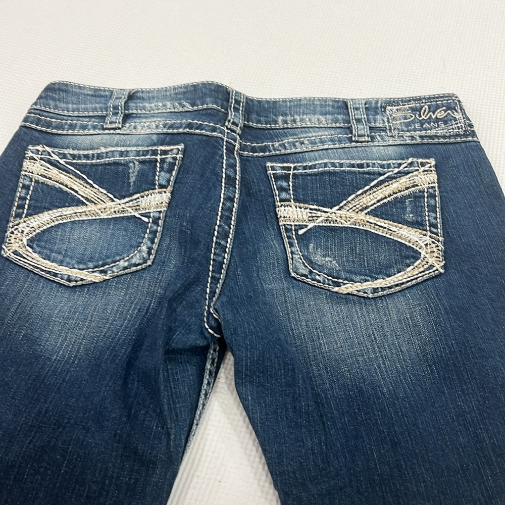 Silver Jeans. Twisted bootcut low rider in small. New